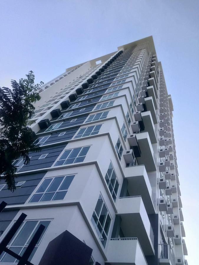Lustra Studio Davao City Eksteriør billede